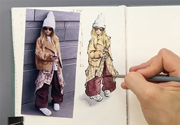 Девочка в бежевой куртке