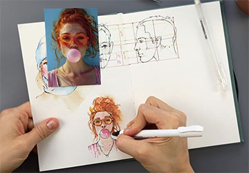 Девушка в оранжевых очках